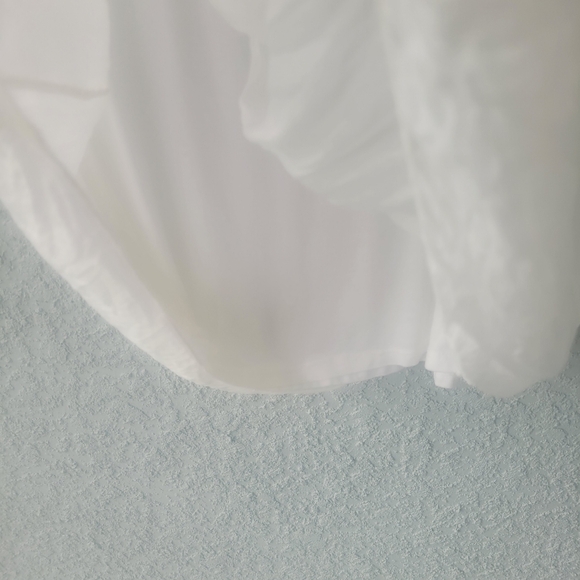 Via Signoria Silk Soft White Elegant Sleeveless Top - Picture 3 of 8